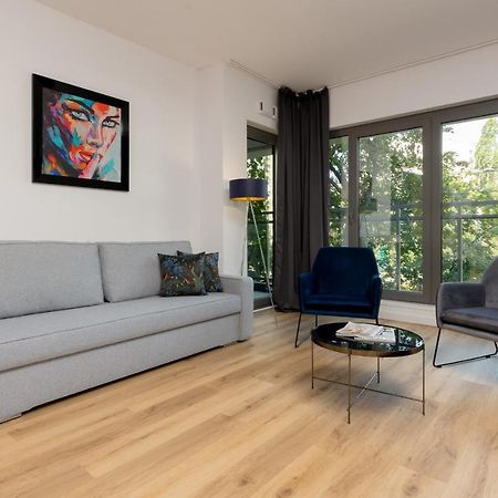 Apartment Avenue Solidarnosci On Wola By Noclegi Renters Варшава Екстериор снимка