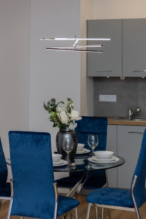Apartment Avenue Solidarnosci On Wola By Noclegi Renters Варшава Екстериор снимка