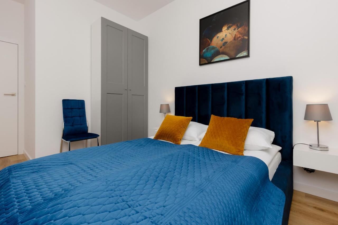 Apartment Avenue Solidarnosci On Wola By Noclegi Renters Варшава Екстериор снимка