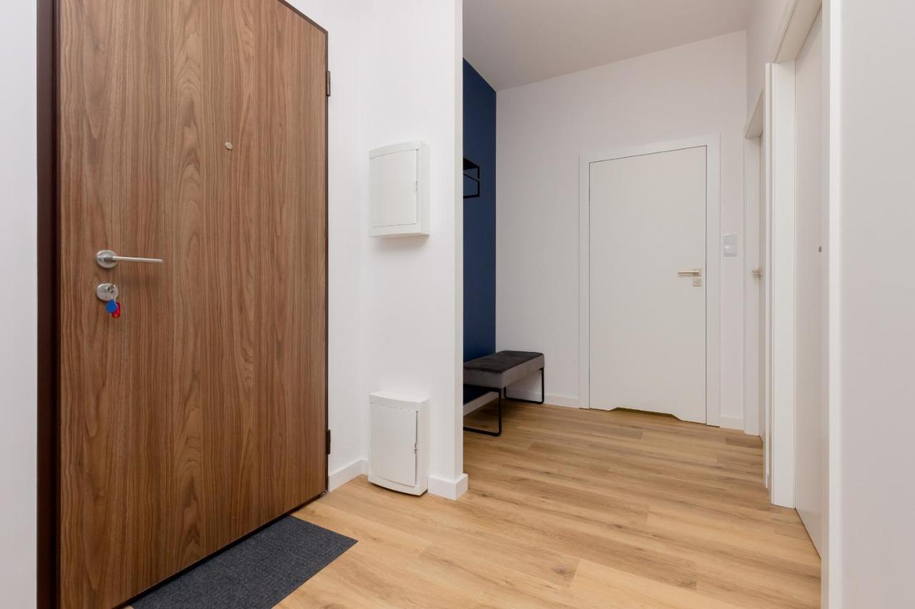 Apartment Avenue Solidarnosci On Wola By Noclegi Renters Варшава Екстериор снимка