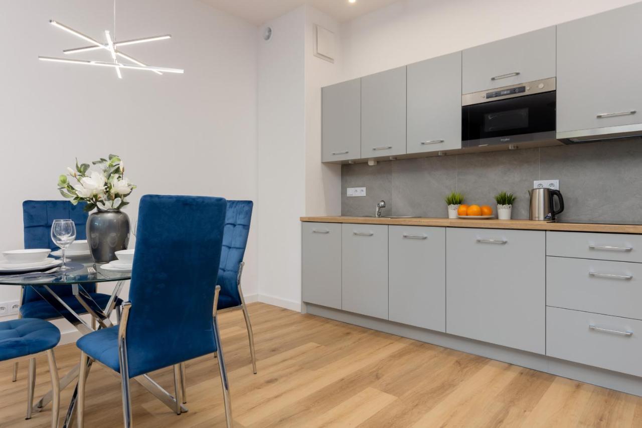 Apartment Avenue Solidarnosci On Wola By Noclegi Renters Варшава Екстериор снимка